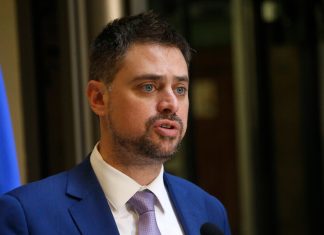 «Ordinario»: esta palabra fue tendencia en redes sociales «gracias» al diputado Manouchehri