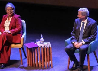 Expertos analizan el primer cara a cara entre los presidenciables: a Jara no le alcanza con su agresividad para mejorar en las encuestas