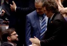 Vea como fue el descortés saludo de Boric a Milei en Bolivia, que ha provocado críticas de todo nivel