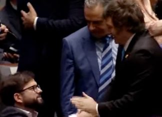 Vea como fue el descortés saludo de Boric a Milei en Bolivia, que ha provocado críticas de todo nivel