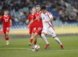 Chile le ganó 2-0 a Rusia, cortándole un invicto de 23 partidos sin derrotas (Videos de los goles de Tapia y Brereton)
