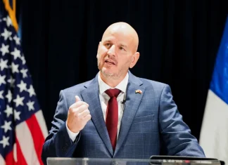 Embajador de EE.UU. advierte: críticas de Boric a Trump generarían un ‘costo’ para Chile