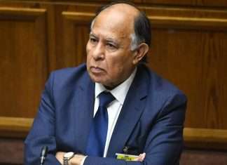 Senado aprueba acusación constitucional y destituye a ministro de la Corte Suprema Diego Simpértigue