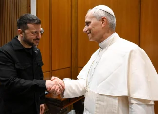 Zelensky dialoga con el papa León XIV y anuncia pronta definición sobre plan de paz de EE.UU.