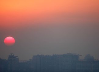 Autoridades llaman a usar mascarillas y evitar actividad física al aire libre por humo en la RM