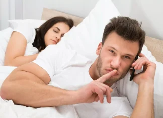 Cadem sorprende con polémico ranking: esta es la profesión más infiel en Chile