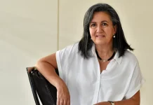 May Chomali, la hermana del arzobispo que surge como opción para liderar el Ministerio de Salud