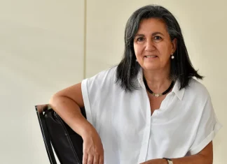 May Chomali, la hermana del arzobispo que surge como opción para liderar el Ministerio de Salud