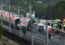 Tragedia ferroviaria en España: al menos 39 muertos y 159 heridos en choque de trenes de alta velocidad