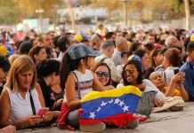 Venezolanos celebran eufóricos en Chile la caida del dictador Maduro
