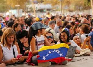 Venezolanos celebran eufóricos en Chile la caida del dictador Maduro